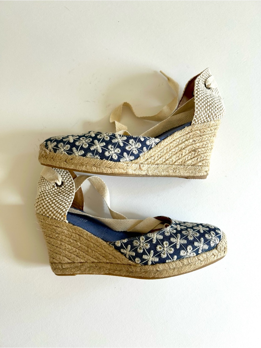SOLUDOS Denim Embroidered Espadrilles SZ. 8